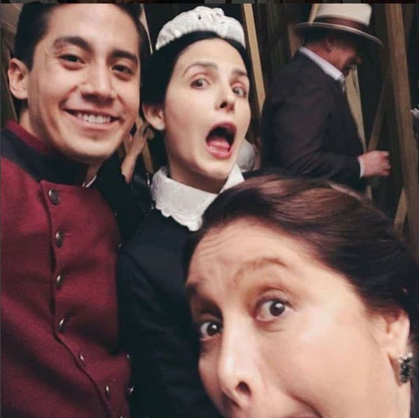 Pues es la actriz más graciosa del elenco, siempre anda de muy buen humor.