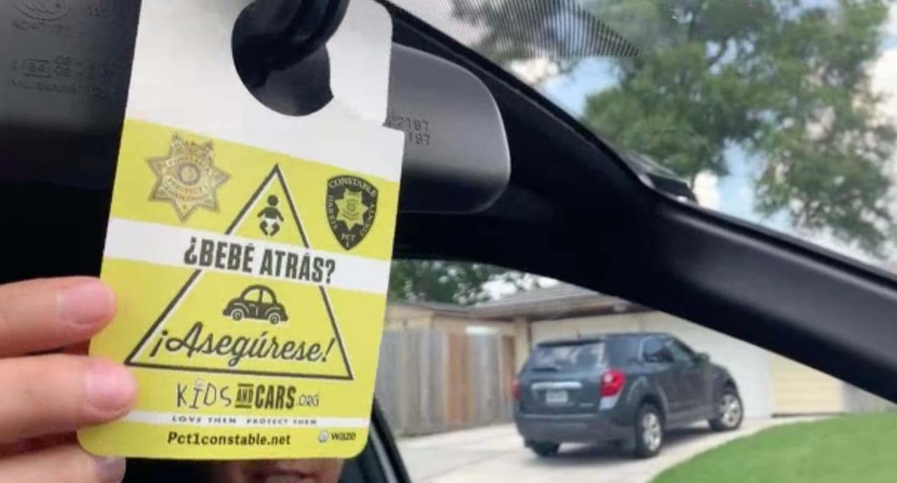 <b>¿Qué pasa si veo a un bebé o a una mascota dentro de un auto en medio de las altas temperaturas que azotan a Texas?</b>