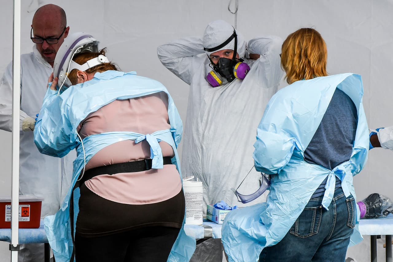 <b>Advierta a las autoridades de su estado:</b> solicite a su proveedor de atención médica que informe al departamento de salud local o estatal sobre su condición. Las personas que reciben tratamiento deben seguir las instrucciones proporcionadas por las autoridades.