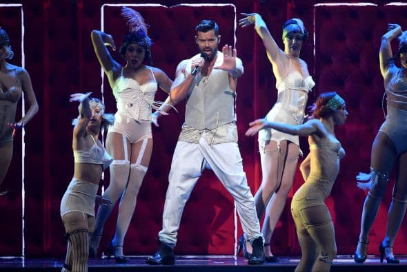 Ricky Martin ofreció un número musical muy sensual, que se asemejó mucho a su video de 'Adiós'.