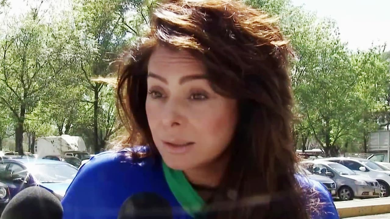 Ante estas declaraciones, Yadhira Carrillo reaccionó molesta: “Yo lo único que les puedo decir es que Dios es tan grande que Dios pone en su lugar a cada persona en el momento justo”, dijo para el programa 'Suelta la sopa'.
<br>