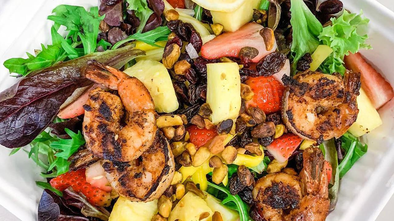 Con más de 400 reviews en Yelp, Bellagreen tiene como propósito reducir su huella en el medio ambiente, conservando el agua o reduciendo las emisiones de gases. Hasta en seis lugares podrás conseguir este restaurante en el área de Houston.