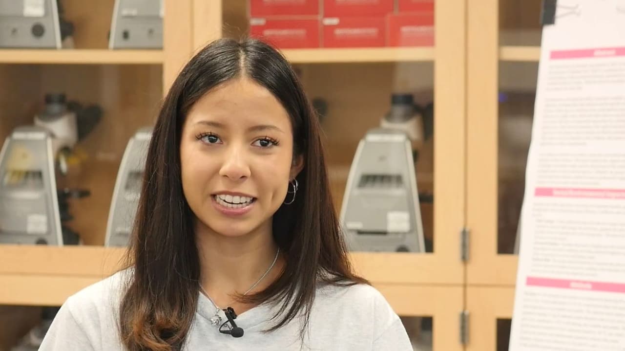 Francesca Castro Oliva logra 10 títulos en Clovis y se prepara para Ingeniería Química en Berkeley