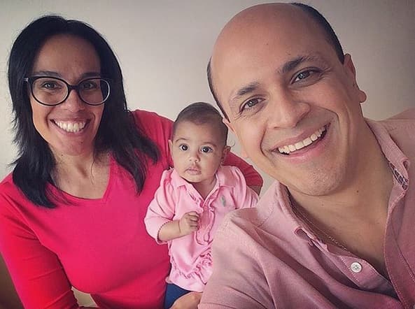 "
<b>¡Vamos a volver a ser papás!</b>", dijo Sosa a la revista TVNotas en diciembre de 2019. "Estamos muy contentos, emocionados y le agradecemos mucho a Dios por permitirnos vivir todo esto".