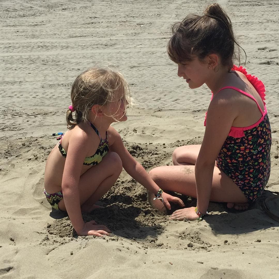 Las niñas disfrutaron de las playas de Acapulco y de la 'vitamin sea', como publicó Bazán en sus redes sociales.