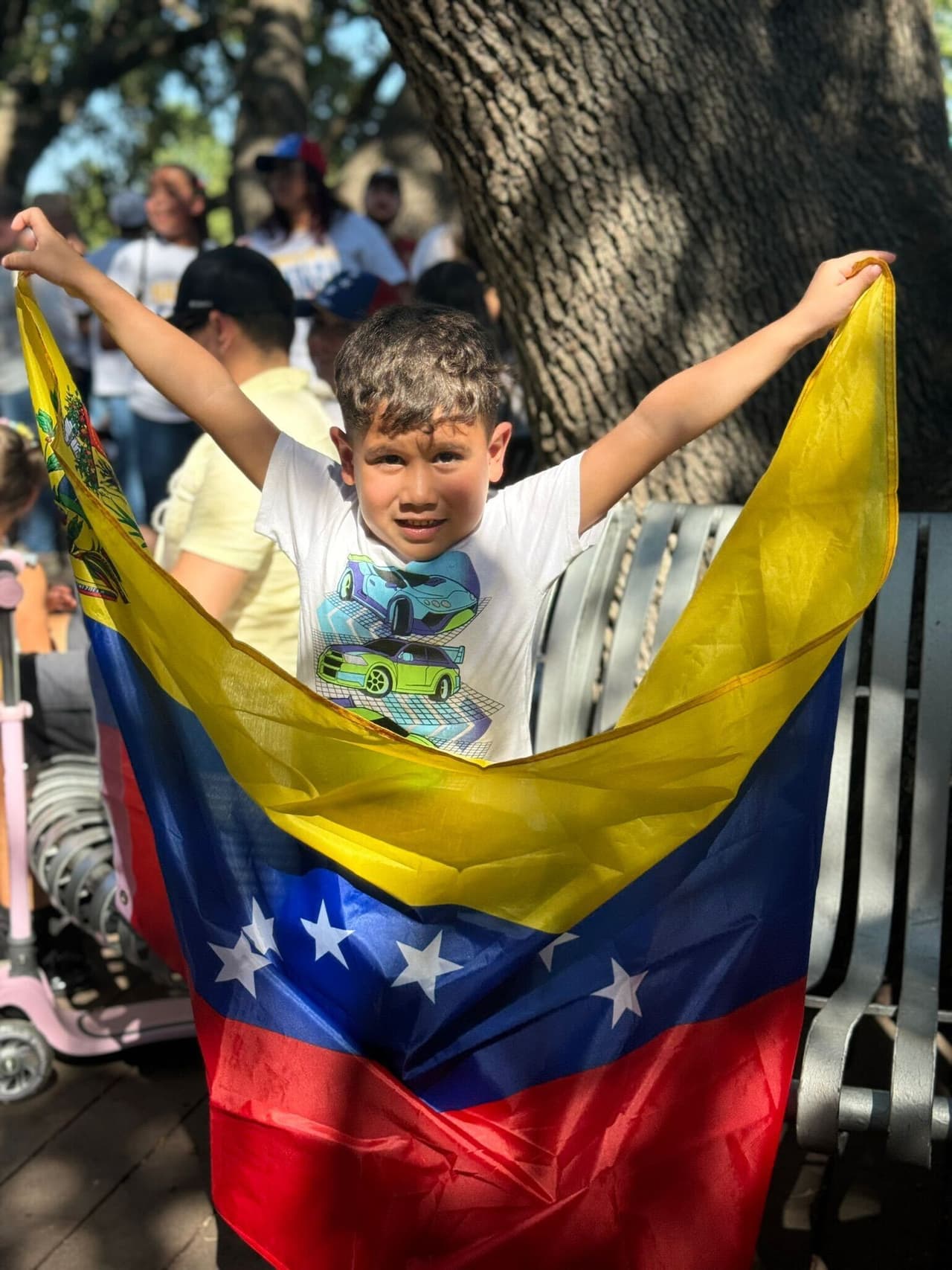 Durante las concentraciones, los asistentes cantaron el himno nacional de Venezuela.