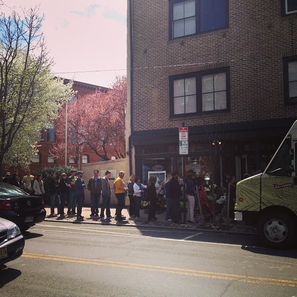Este año, los visitantes también podrán disfrutar de música en vivo en escenarios ubicados en Green Lane, Cotton Street y Shurs Lane.