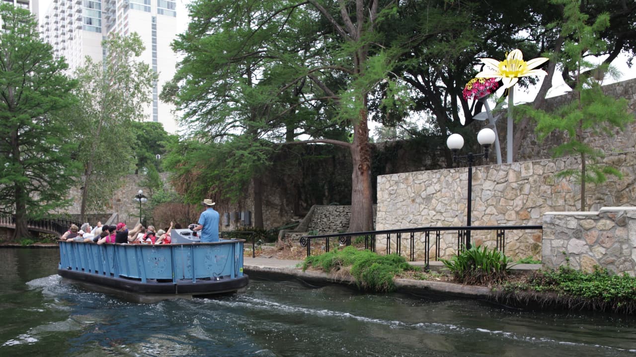 Un adolescente es herido a balazos en un asalto en pleno Riverwalk de San Antonio