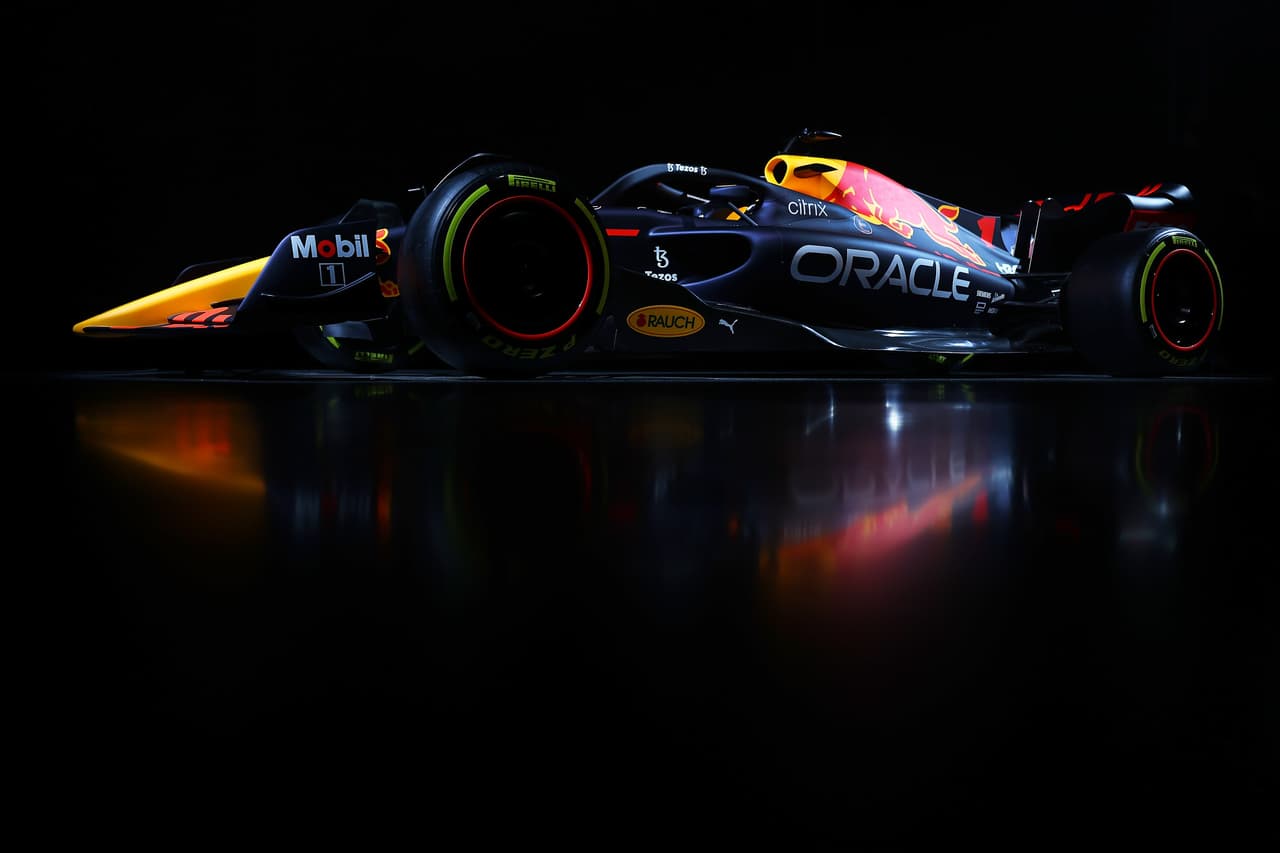 Este es el RB18, monoplaza que conducirá Max Verstappen y Sergio 'Checo' Pérez.