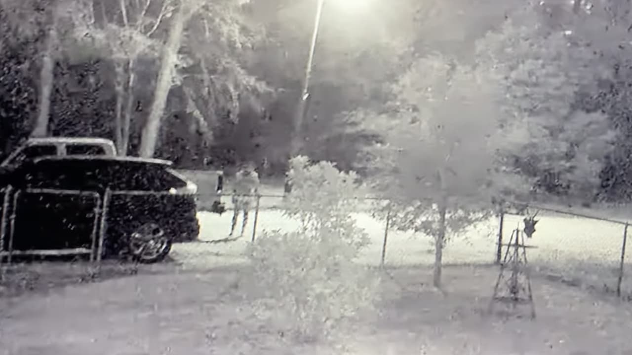 Durante las primeras horas del sábado 24 de septiembre, las cámaras de vigialancia de la propiedad de los McClain captaron el momento en el que un sospechoso, en ropa interior, se llevaba la camioneta de la casa de su vecino en la calle Youngs Lane, en Livingston.