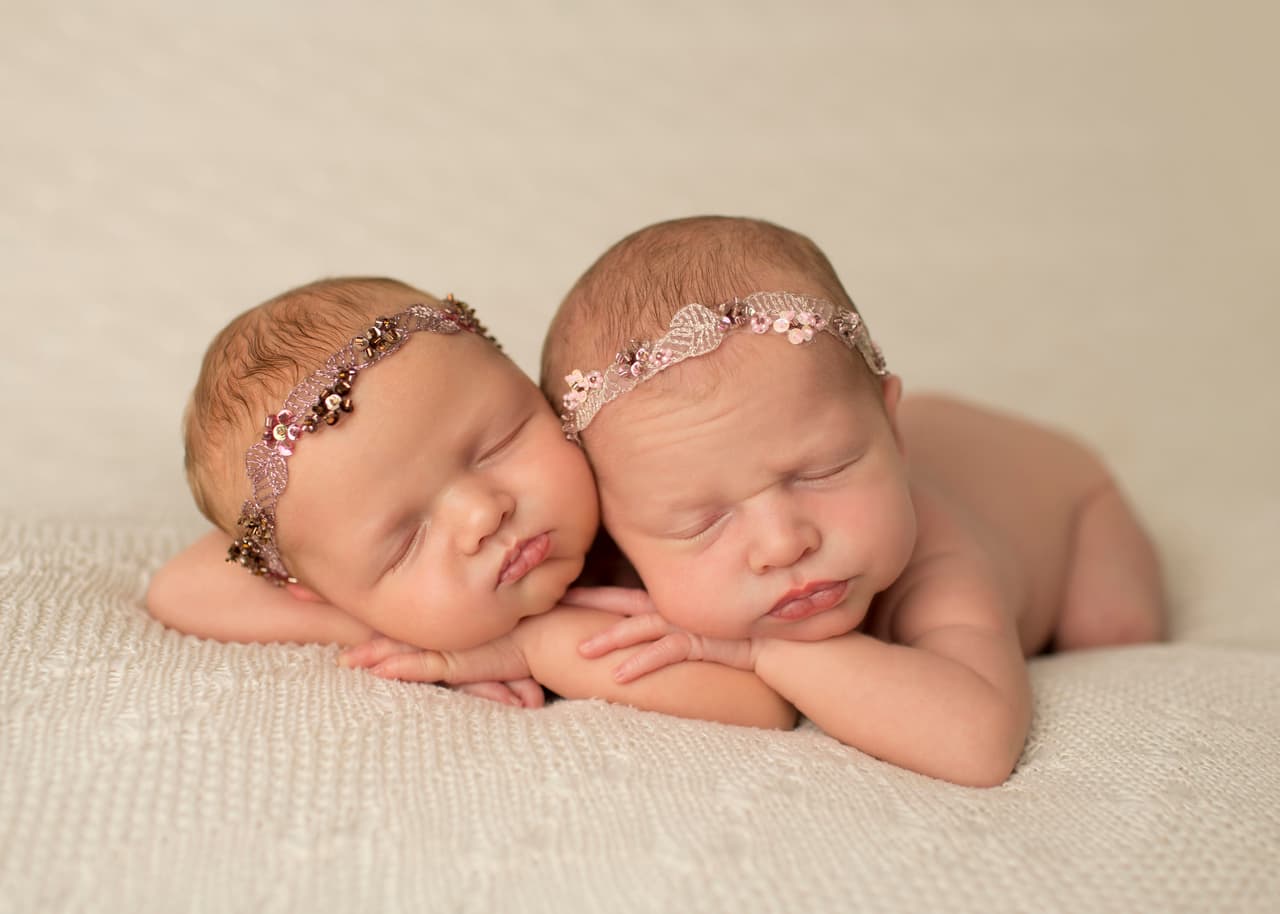 “Me encanta mostrar el estrecho lazo entre los gemelos recién nacidos”, dijo Sandi.