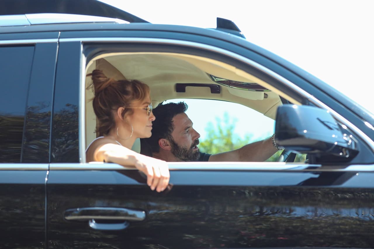 "En lo que respecta a ambos, han sido bendecidos 
<b><a href="https://www.univision.com/famosos/jlo-brazos-ben-affleck-universal-hamptons-fotos" target="_blank">por haberse encontrado </a></b>y descubierto el amor verdadero, con el que la mayoría de la gente solo puede soñar", opinó.
<br>