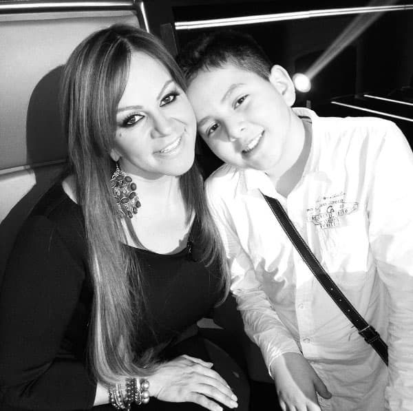 Era el bebé de su mamá, el más consentido por ser el chiquito.