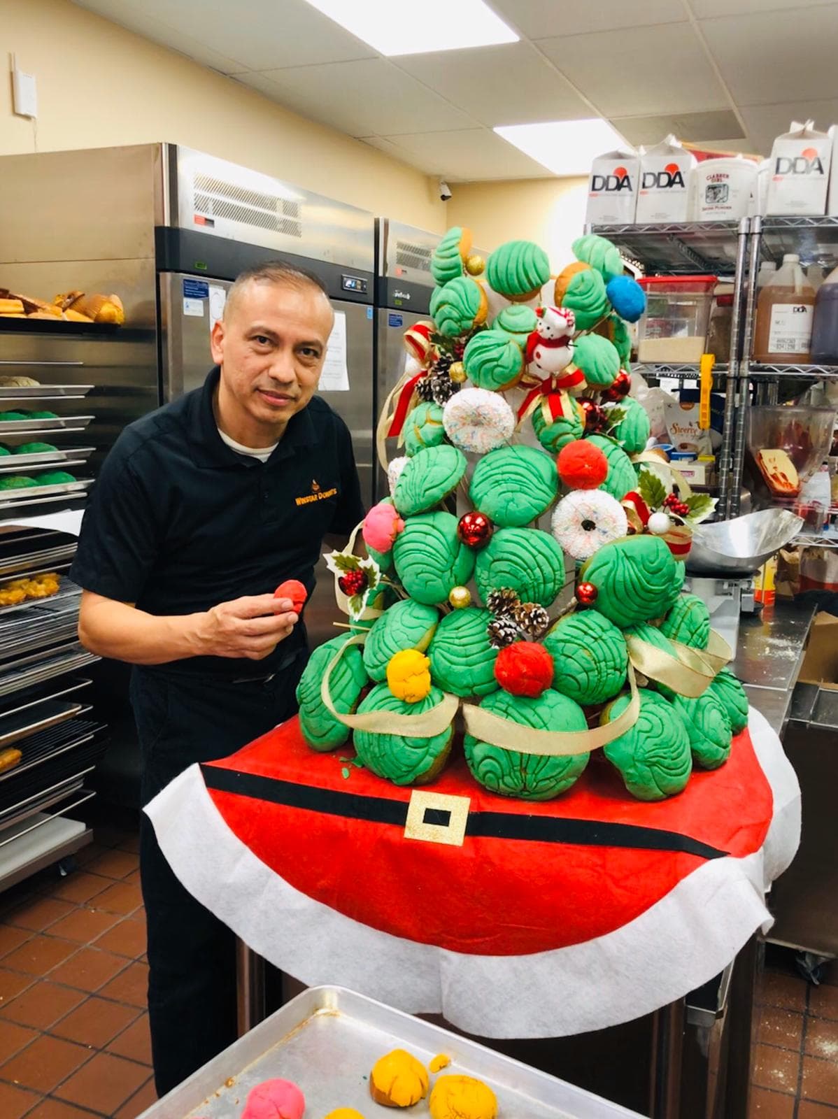 Su creador es John Addy, un empresario salvadoreño que desde su negocio le ha apostado a creaciones pasteleras biculturales.