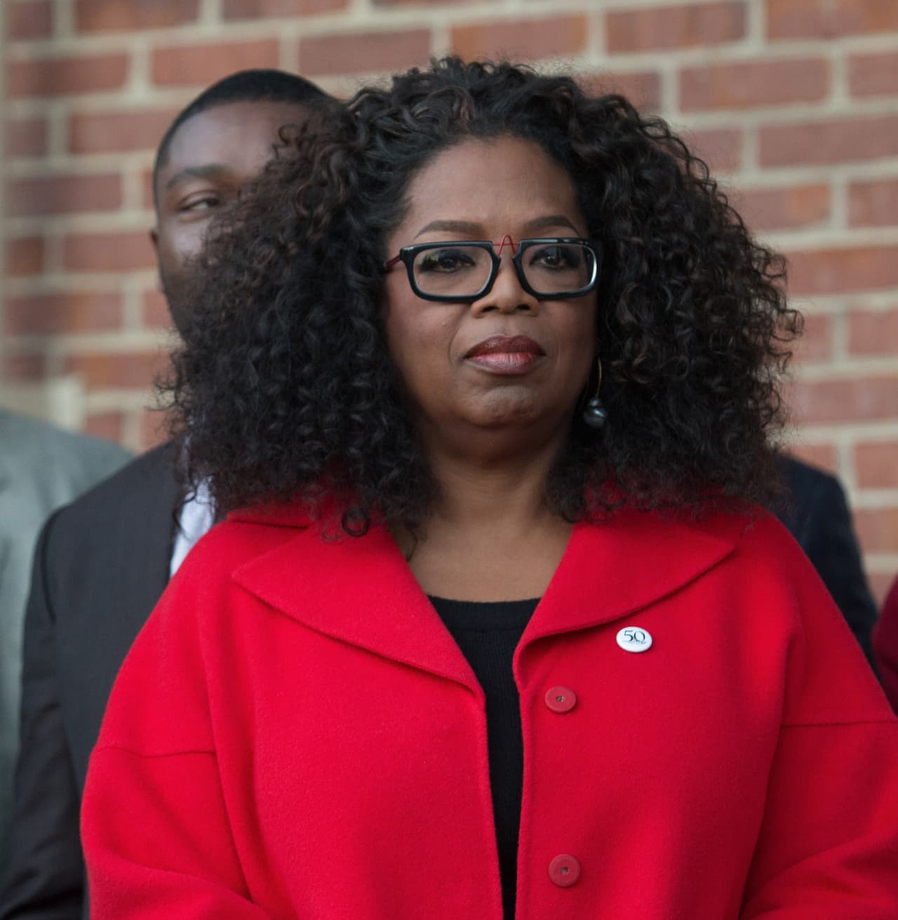 Según la información, la presentadora
<b> <a href="https://www.univision.com/shows/el-gordo-y-la-flaca/principe-harry-y-meghan-markle-se-unen-a-oprah-winfrey-para-trabajar-en-un-documental-video" target="_blank">Oprah Winfrey </a></b>sería la favorita de la duquesa para que se lleve a cabo la entrevista.
<br>