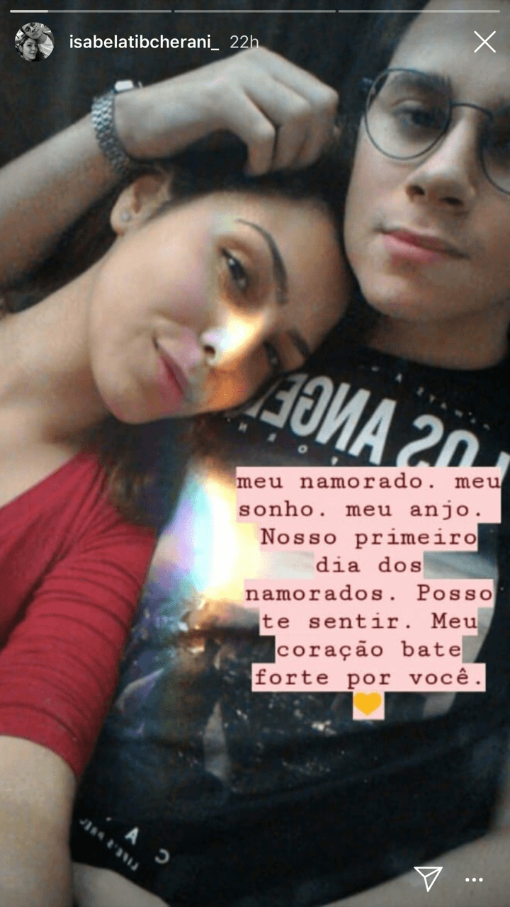 "Mi novio. Mi sueño. Mi ángel. Nuestro primer Día de los enamorados. Puedo sentir mi corazón latir fuertemente por ti", escribió Isabella sobre una imagen en la que se le ve junto a la estrella de 'Chiquititas'.