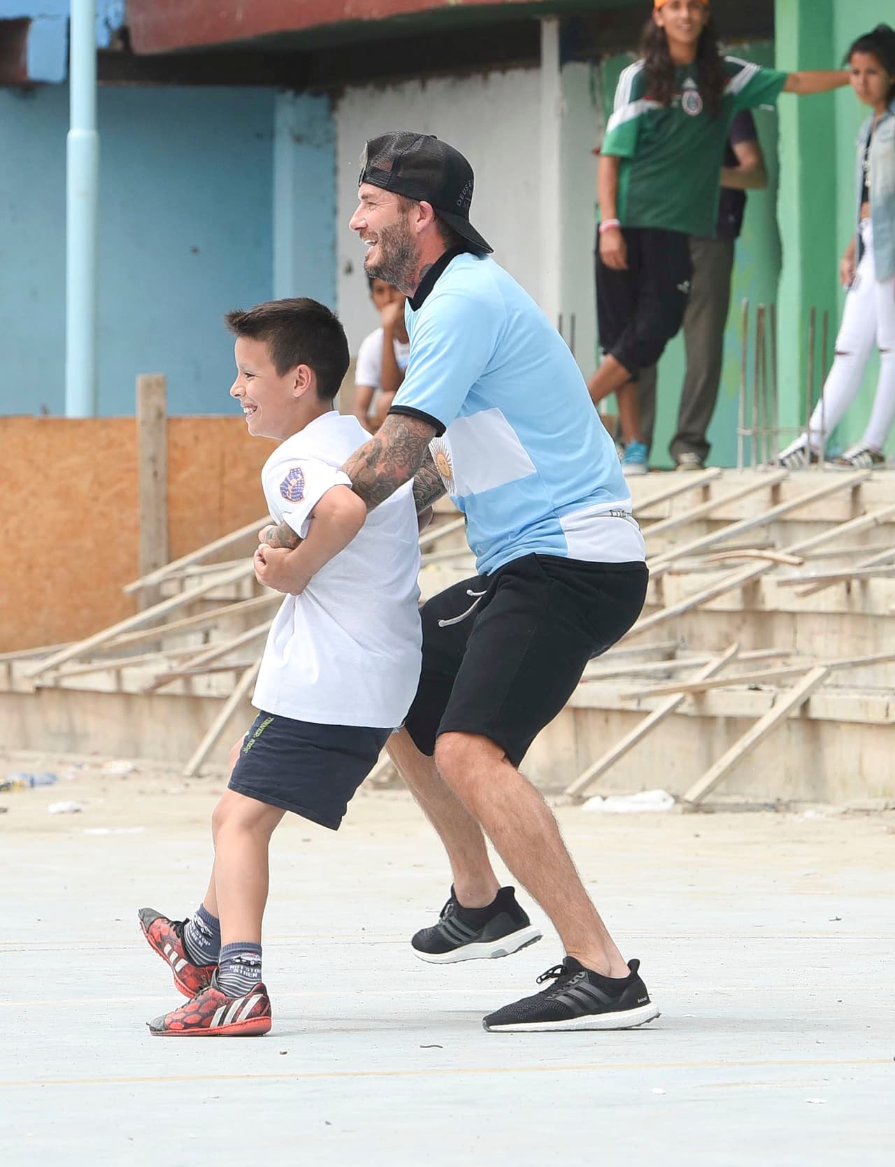 Los pequeños se la pasaron de maravilla al lado del británico.