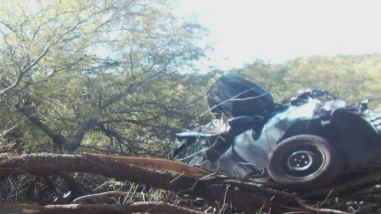 Hallan a mujer que pasó seis días perdida en el desierto de Arizona después de tener un accidente