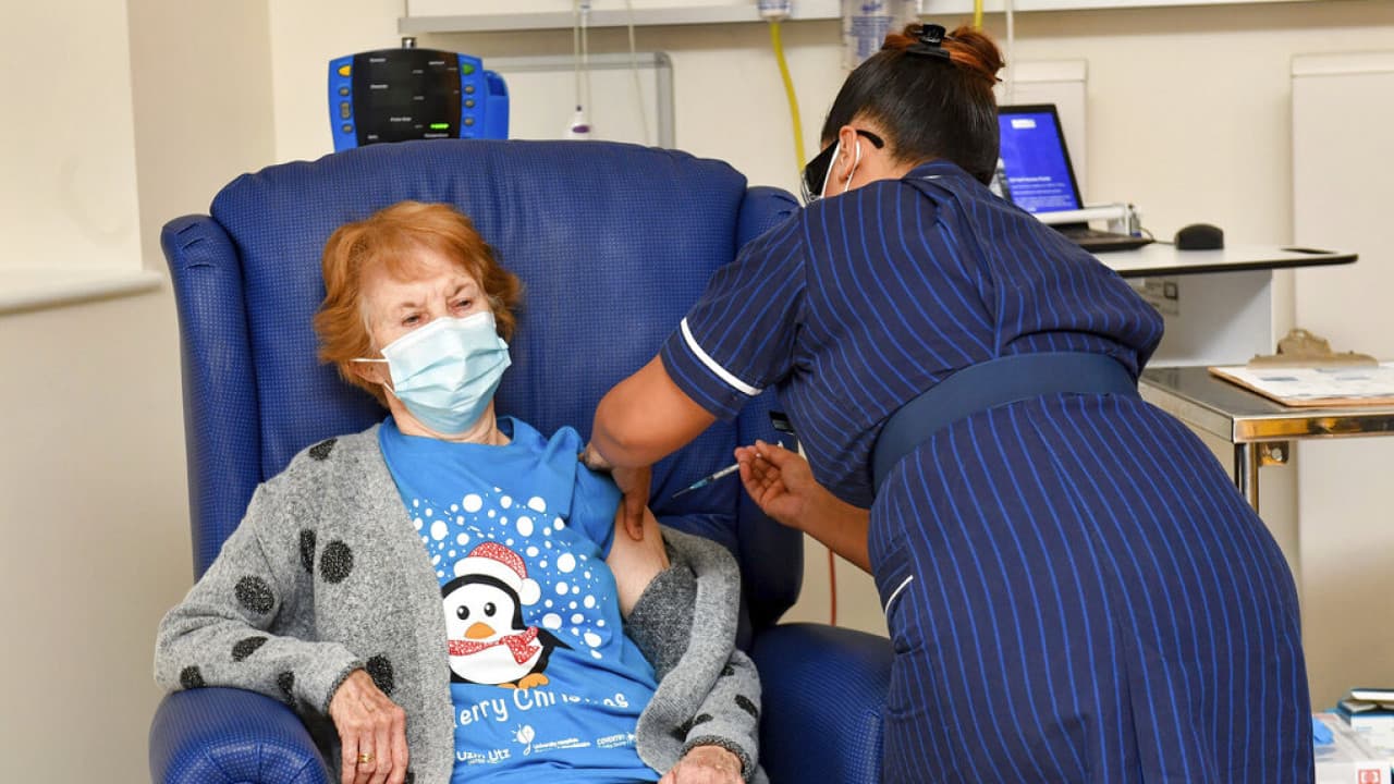 Se estima que este jueves la FDA reúna a su panel de expertos para luego del análisis de la data dar o no luz verde al proceso de vacunación en EEUU.