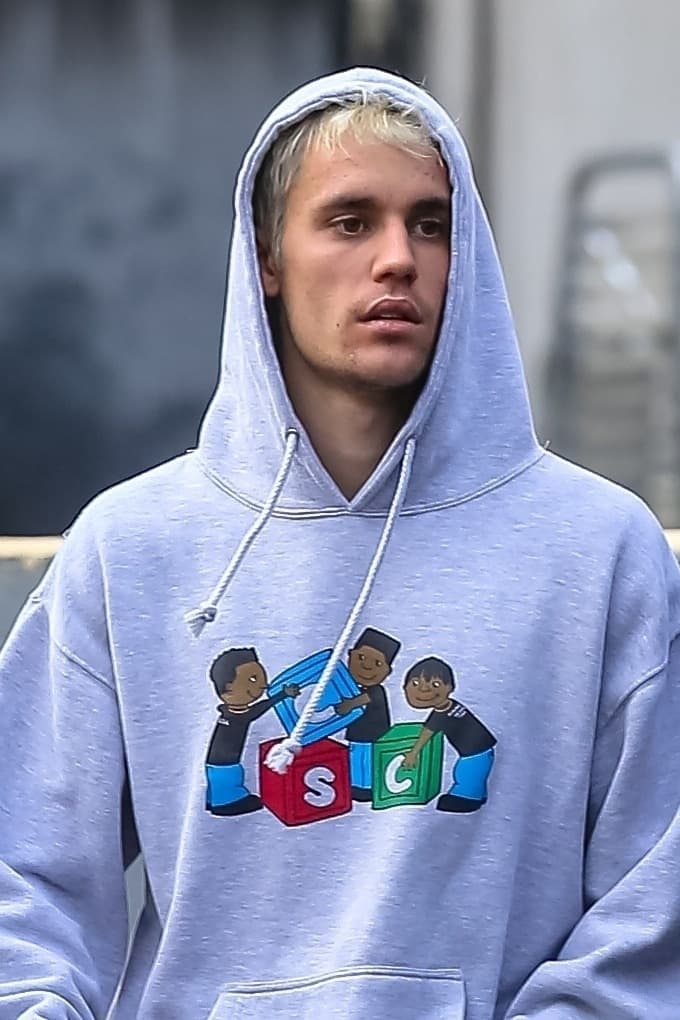 En los pasados meses, además de dedicarle tiempo a 
<b>su boda religiosa con Hailey Baldwin</b>, Justin Bieber ha estado 
<b><a href="https://www.univision.com/famosos/justin-bieber-no-regresara-a-la-musica-hasta-que-repare-sus-problemas-mas-arraigados">trabajando en su próxima producción discográfica</a></b>, que marcaría su regreso a la música después de 'Purpose', disco que publicó hace cinco años.