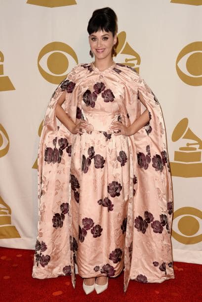 También, a la entrega del Grammy, Katy Perry parece que se puso las cortinas de su casa.