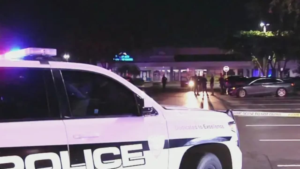 Un muerto y un herido dejó balacera en estacionamiento de restaurante en Pembroke Pines
