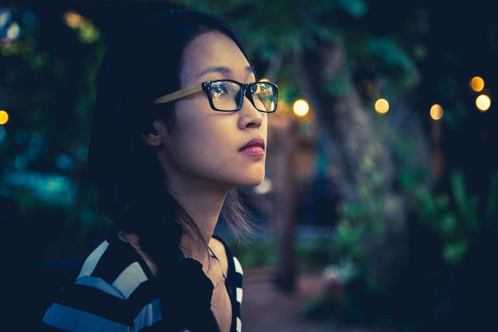 Mirando la luna llena, llama a tus seres espirituales, medita, respira profundamente... Date tiempo.