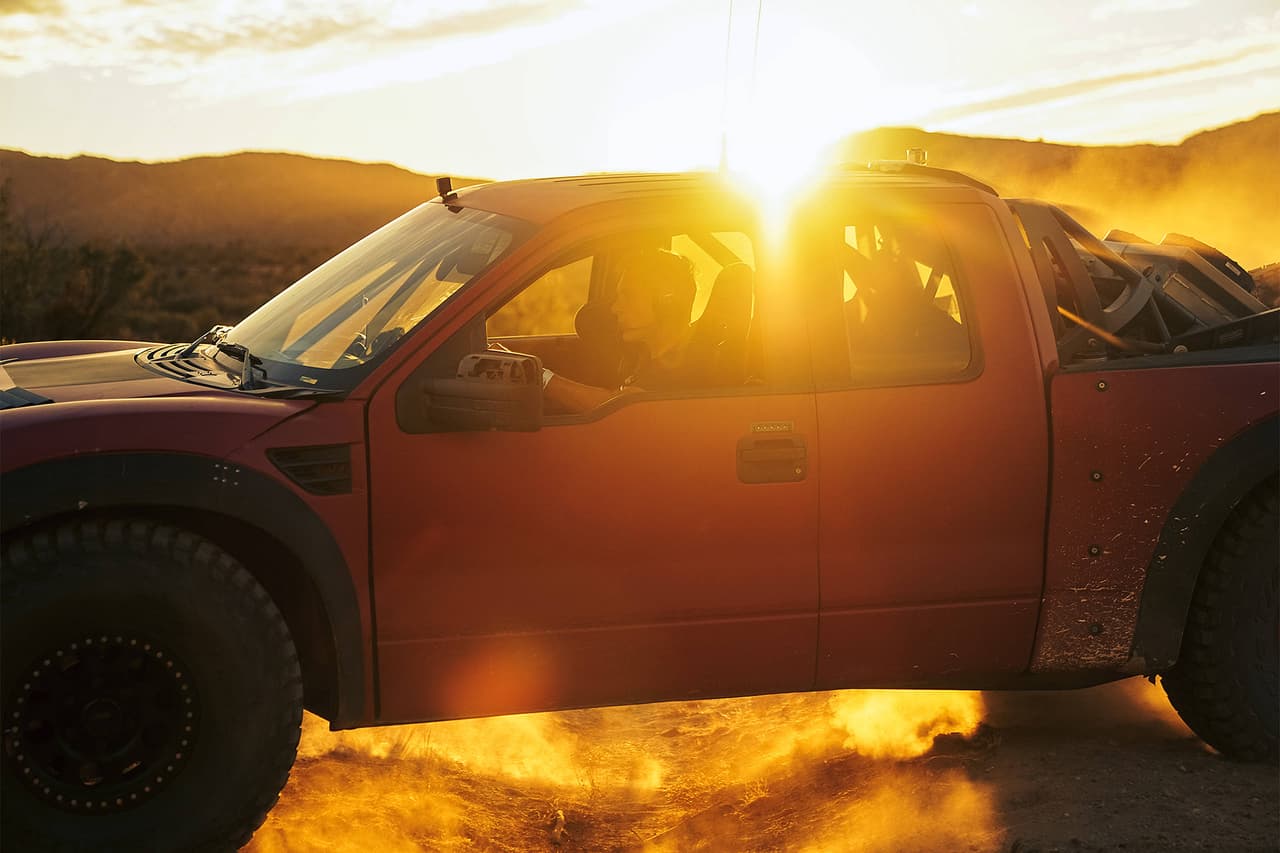 <b>Baja 1000</b>
<br>Esta legendaria competencia todoterreno está llena de locura. Los participantes tienen que lidiar con el tráfico común entre Ensenada y La Paz, ya que no se cierran calles ni avenidas para dar paso a 
<b>los vehículos de la Baja 1000, pueden correr junto con los autos de la ciudad</b>. 
<br>Se sabe que los propios habitantes en ocasiones juegan bromas y tienden trampas en el camino a los participantes. Otro punto a superar son los difíciles terrenos que se tienen que librar. Nunca se sabe lo que pueda suceder durante la playa, montañas y cauces de ríos.
<br>
