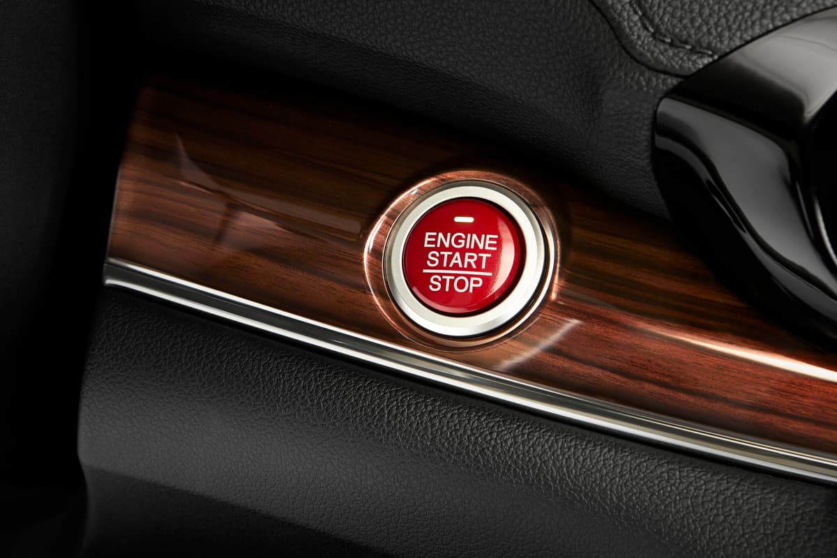 Encontramos detalles en su interior que reflejan la naturaleza deportiva de la marca japonesa. El botón rojo para encender a la CR-V es un ejemplo claro de este detalle.