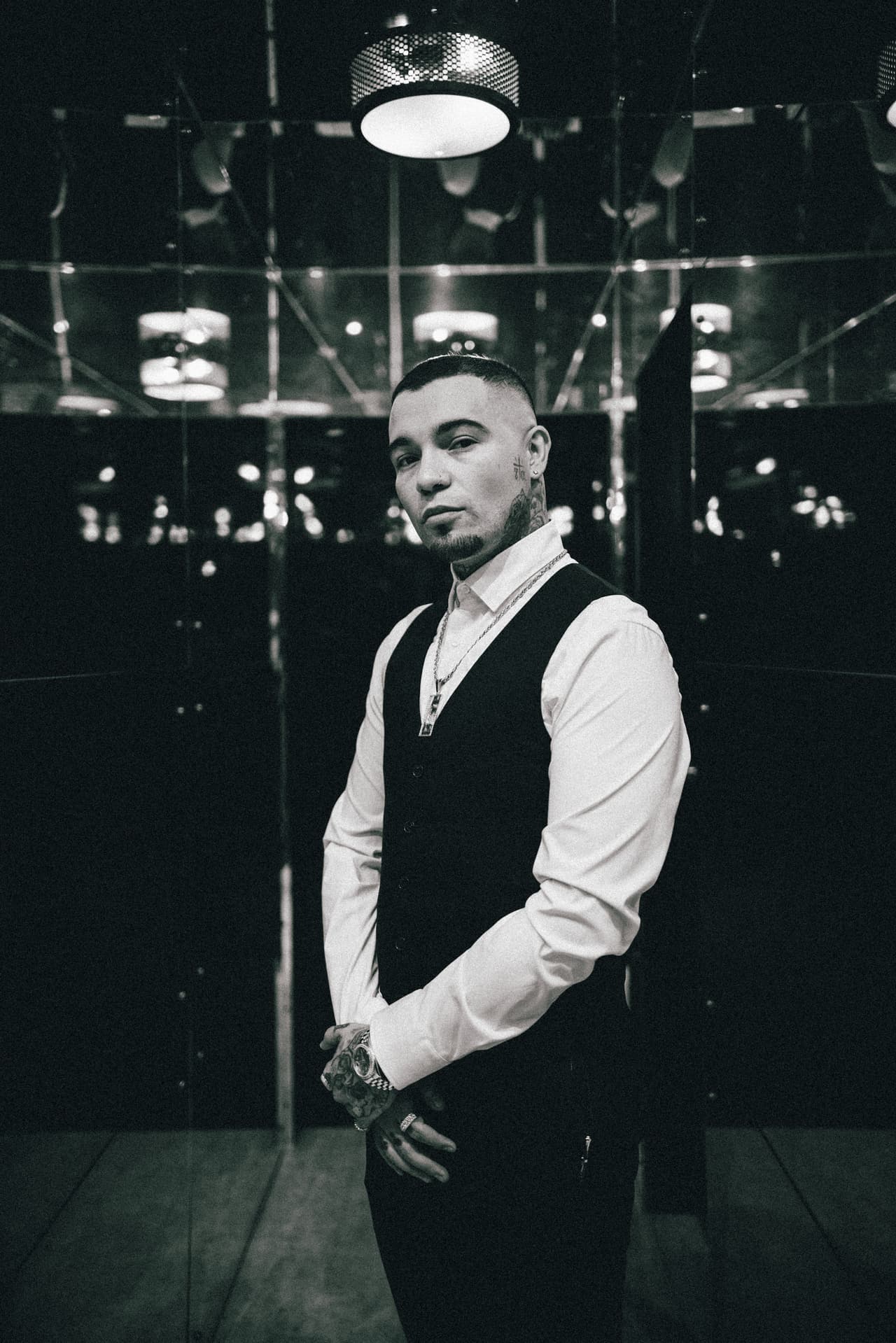 <b>Gera MX</b>
<br>Una de las tendencias en el regional mexicano es fusionarlo con otros géneros musicales y el nacido en Monterrey, Nuevo León, México es uno de los mayores exponentes de esto. Es muy conocido en la escena del rap y el hip-hop de su país natal.
<br>
<br>Recientemente, con canciones como ‘No Te Lo Voy A Negar’ y ‘Botella Tras Botella’, que grabó junto a su gran amigo Christian Nodal, que suma casi 400 millones de reproducciones en Spotify. Es por eso que se ganó una nominación a La Nueva Generación Regional Mexicano.
<br>