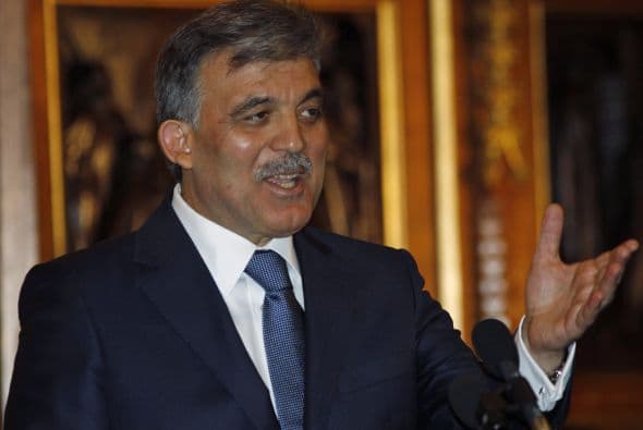 #3. Abdullah Gul (@cbabdullahgul). El presidente de Turquía aumentó sus seguidores por más de 2 millones de personas en 2012. Después de su visita en 2012 a Silicon Valley twitteó: "Esta es la primera vez que un presidente turco viaja a esta región de los EE.UU. Aquí es donde la tecnología que cambia nuestras vidas ha nacido".