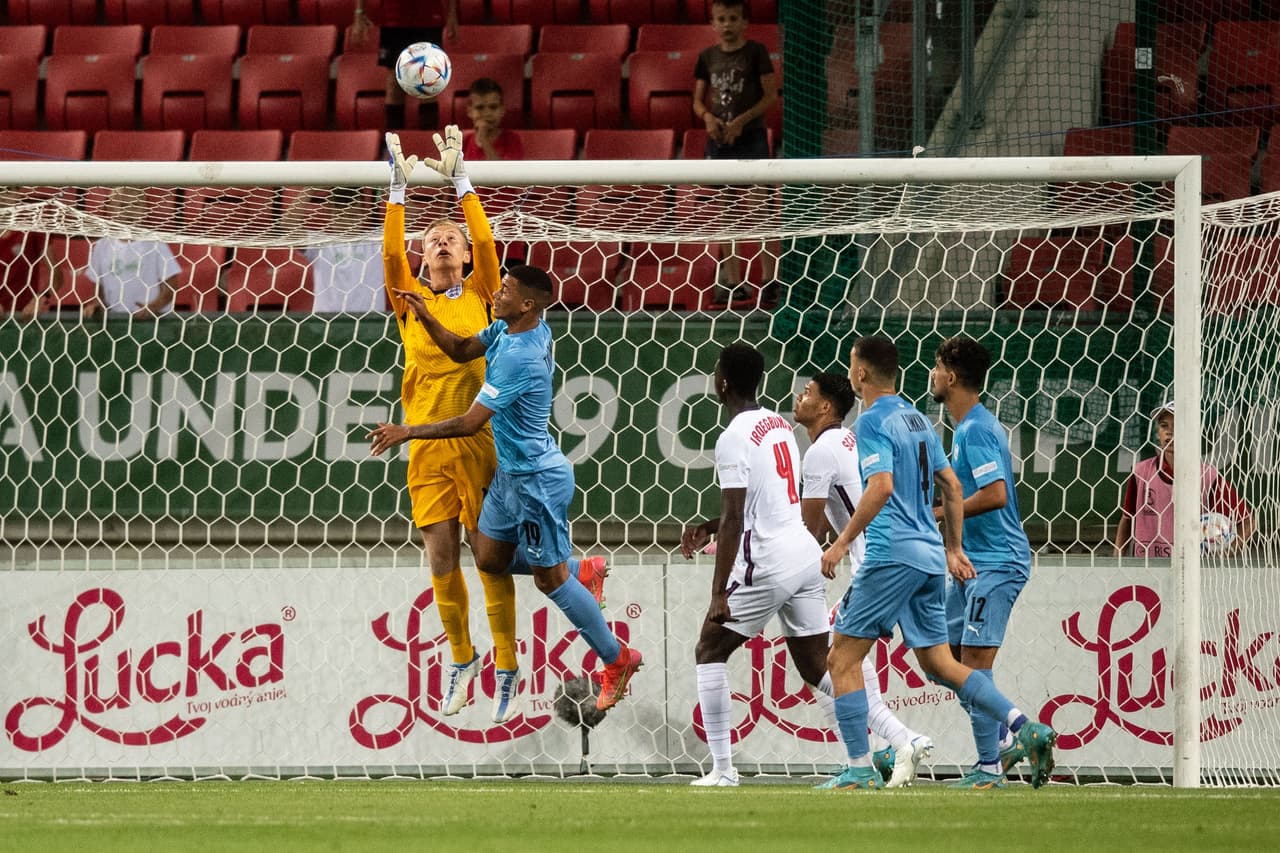 Inglaterra le remontó a Israel y lo derrotó 1-3 en tiempos extra con goles de Callum Doyle, Carney Chukwuemeka y Aaron Ramsey para coronarse en el Campeonato Europeo Sub-19.