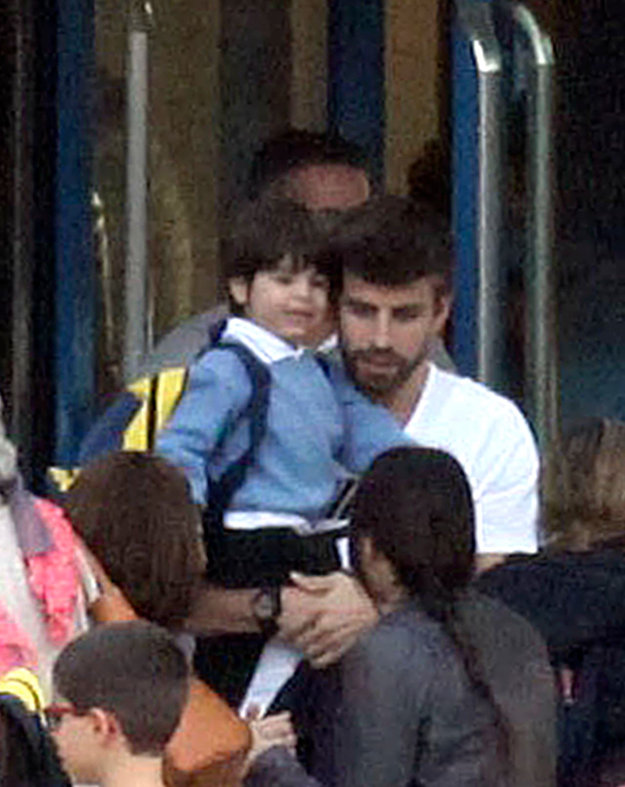 Milan con una adorable sonrisita.