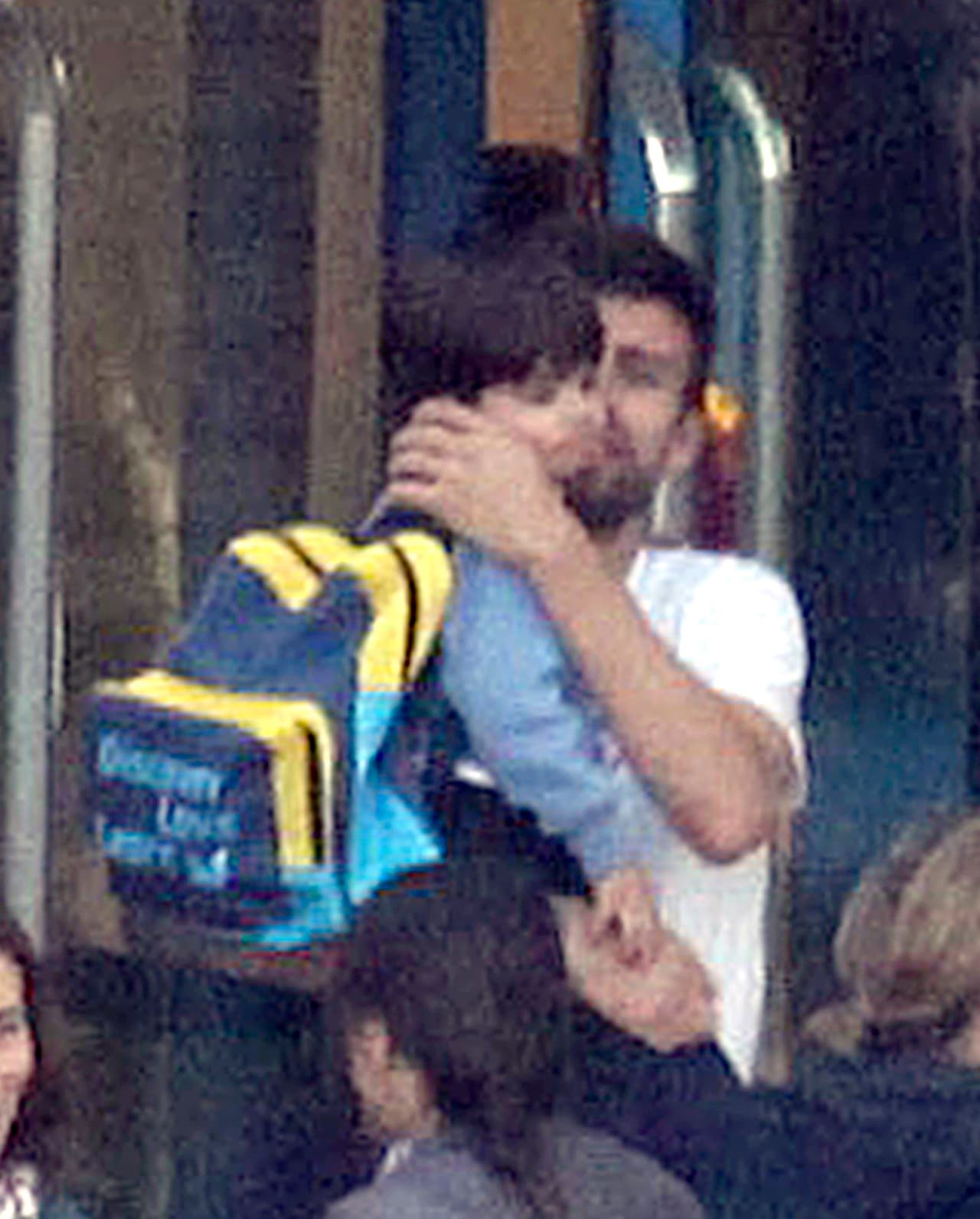 Y como cualquier otro padre de familia, Gerard llegó al colegio, en Barcelona.