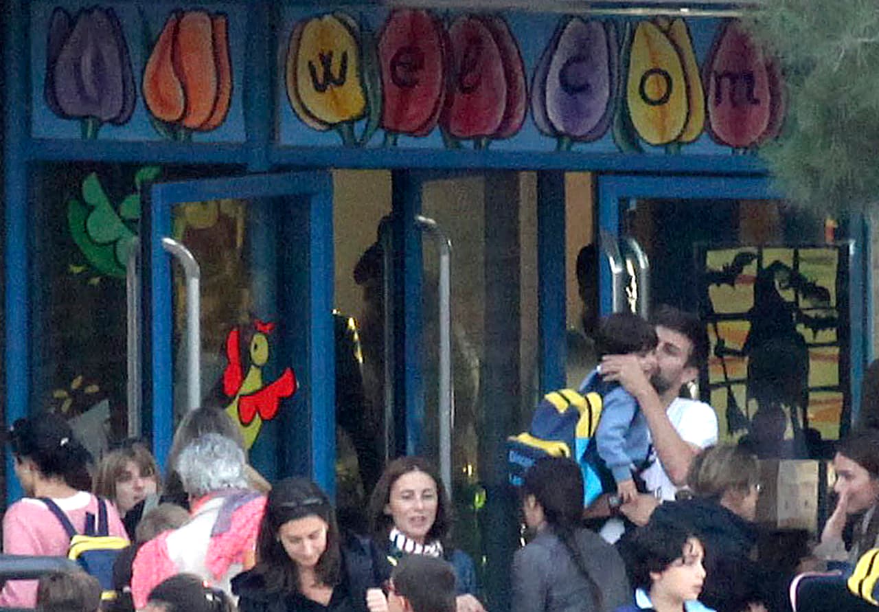 Y no dejaba de darle mimos y cariños.