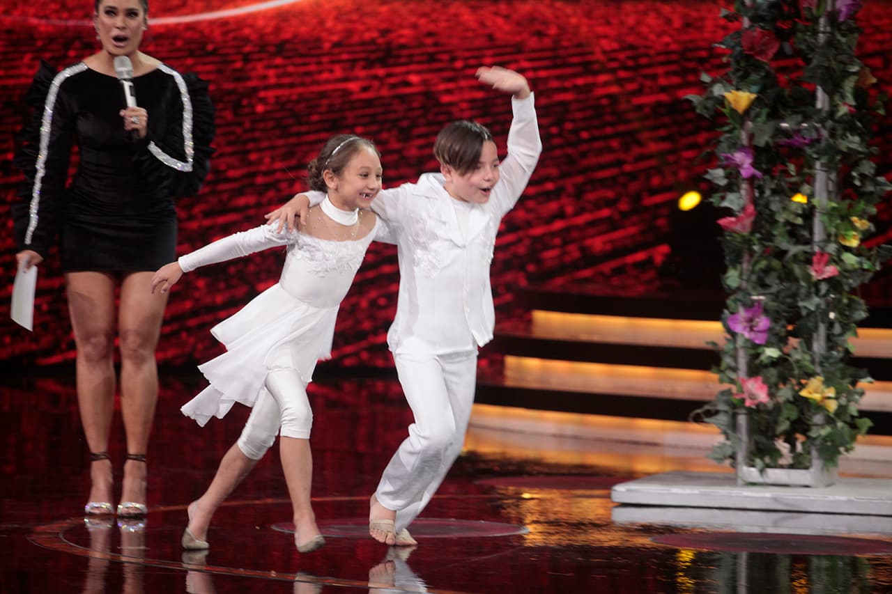 Los bailarines se retiraron entusiasmados al lograr la primera calificación perfecta en su especialidad, en lo que va del reality infantil.