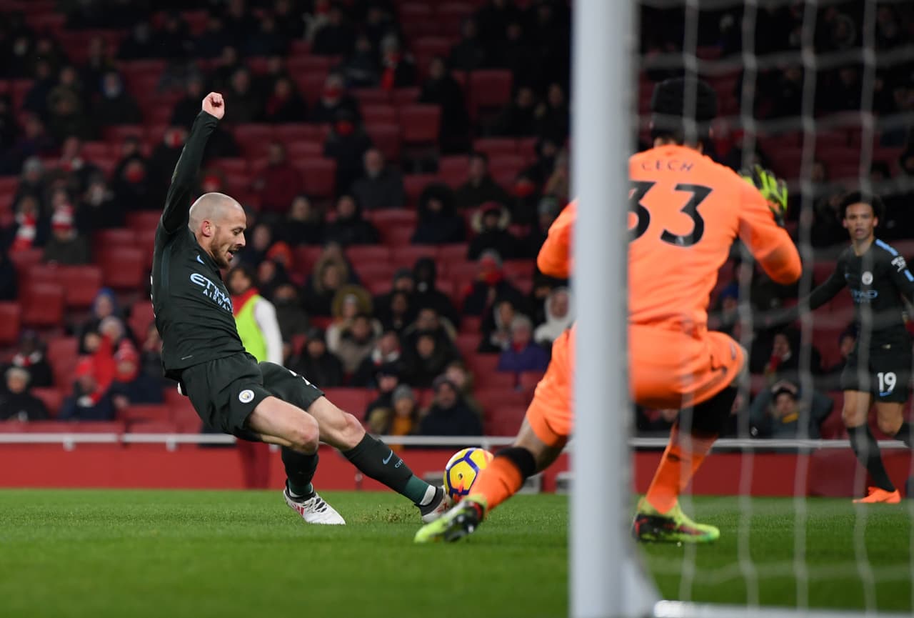 Al minuto 28, al combinar con Sergio 'Kun' Agüero, la segunda anotación del partido la puso el español David Silva.