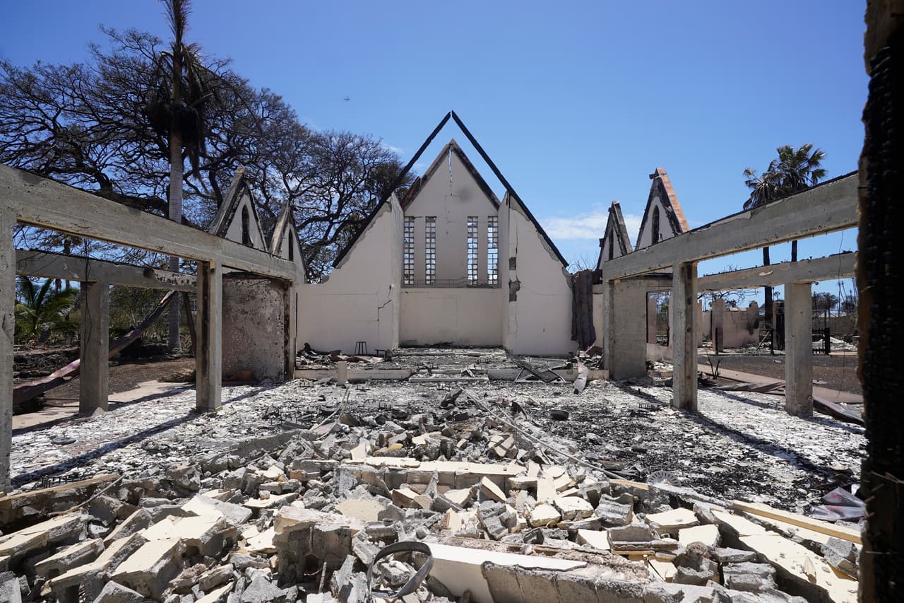 La iglesia Waiola destruida se muestra después de un incendio forestal, el viernes 11 de agosto de 2023, en Lahaina, Hawaii.
