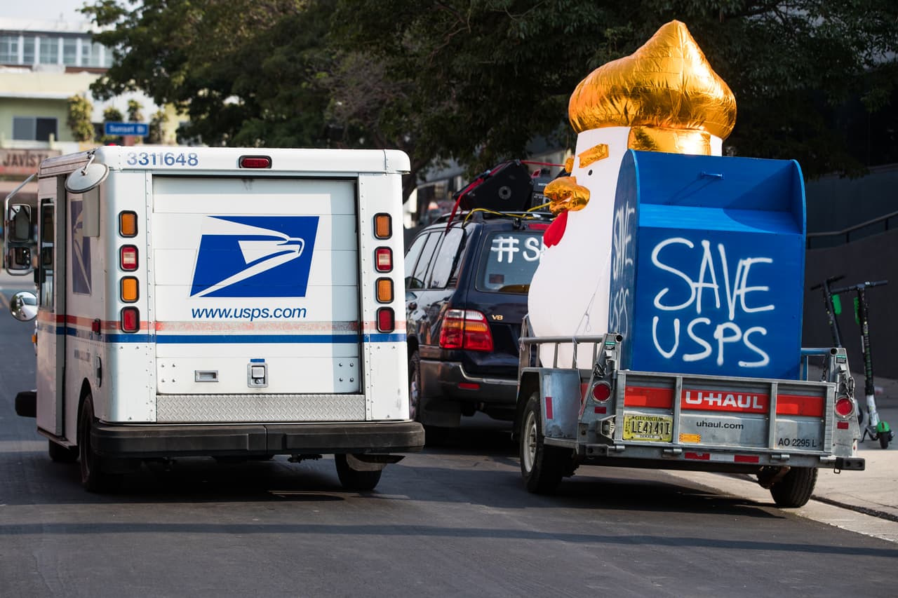 Recientemente, la Cámara de Representantes de los Estados Unidos aprobó un proyecto de ley que revierte los recientes en las operaciones postales y otorga a la agencia 25 mil millones de dólares en nuevos fondos.
<br>