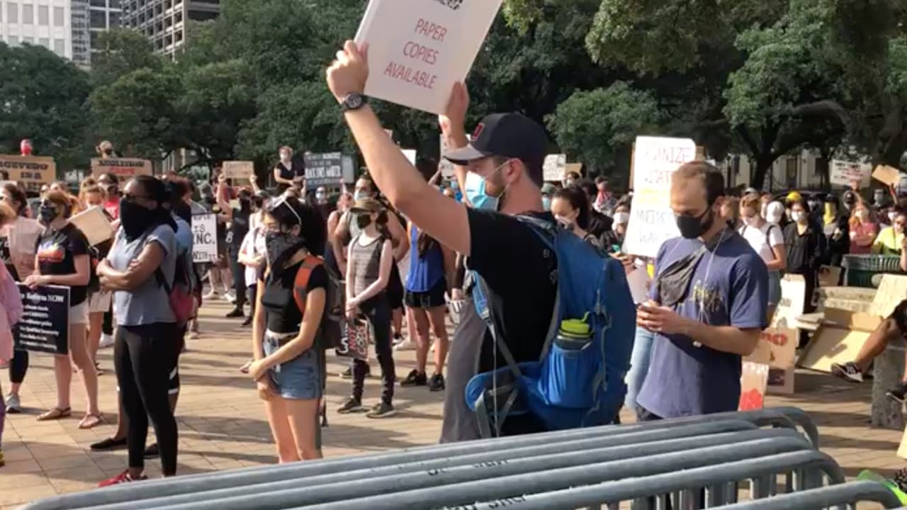 Piden que se desestimen los cargos de los cientos de personas que fueron arrestadas durante las protestas del 2 de junio pasado.