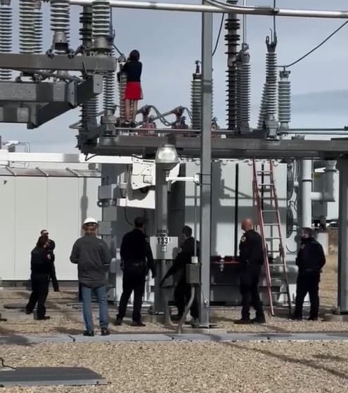 Mientras ocurría el operativo de rescate, se debió 
<b>cortar el suministro eléctrico</b>.