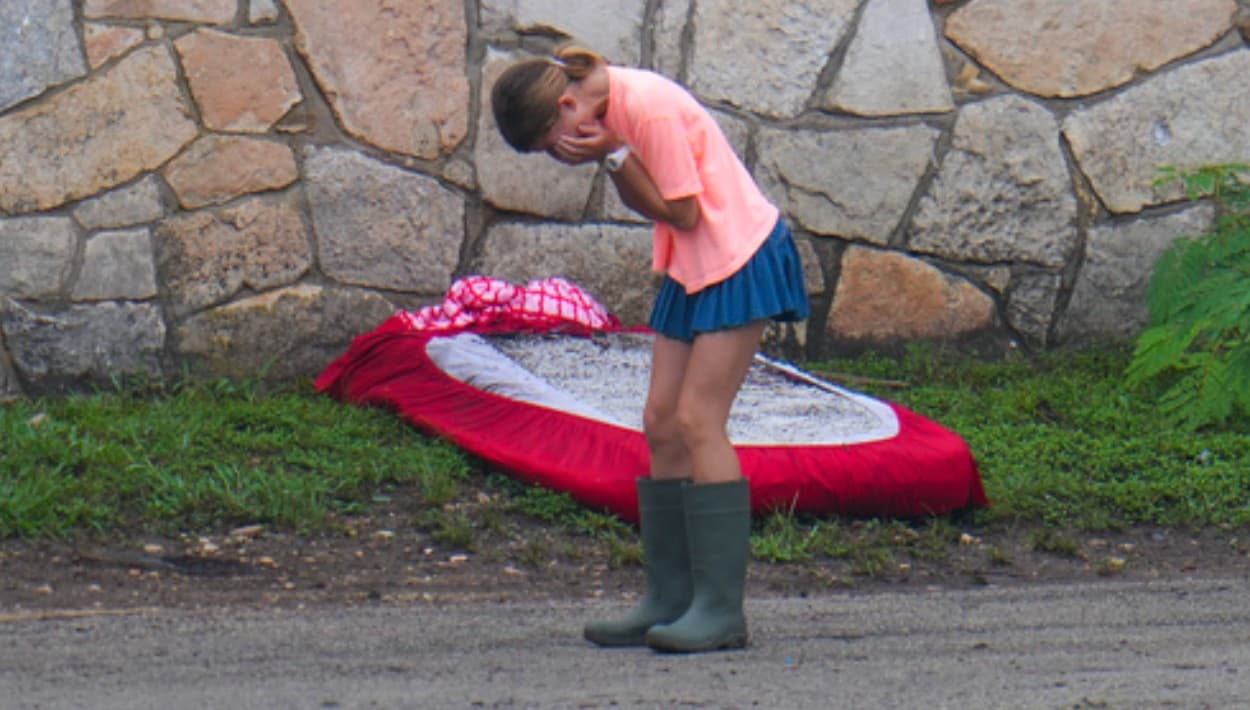 Lágrimas en Camp Mystic, de donde 11 niñas desaparecieron al desbordarse el río Guadalupe en Texas