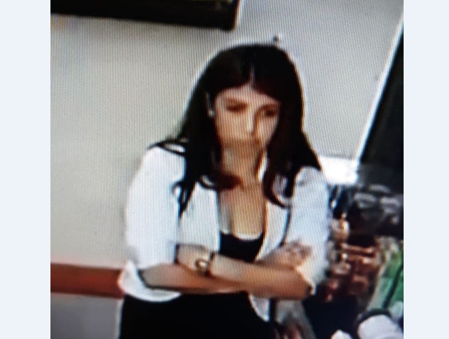 Determinan causa para arresto en ausencia contra mujer