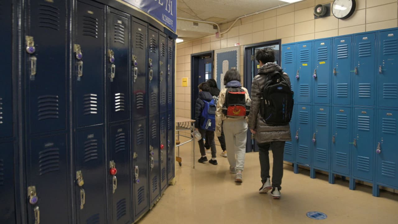 Las escuelas de Nueva York reabren a plena capacidad el 3 de enero