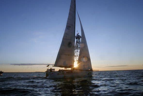 Puerto de Altura es un viaducto que se interna en el mar unos 6.5 kilómetros para ganar profundidad y permitir el atracado de las naves que llegan.