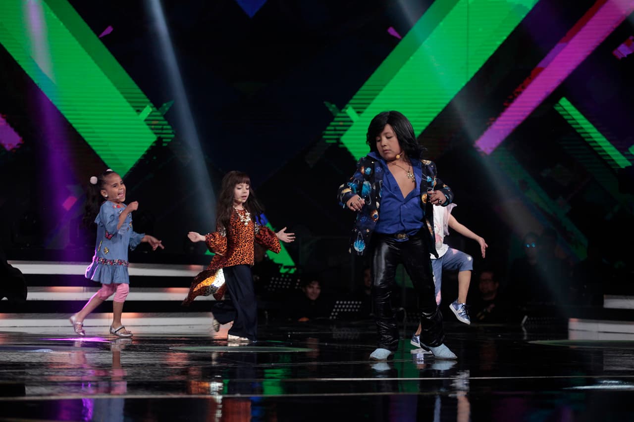 'Beba', Giovani, Mateo y Sarilú se hicieron acompañar de mini Vero, mini Bosé y mini Albertano.