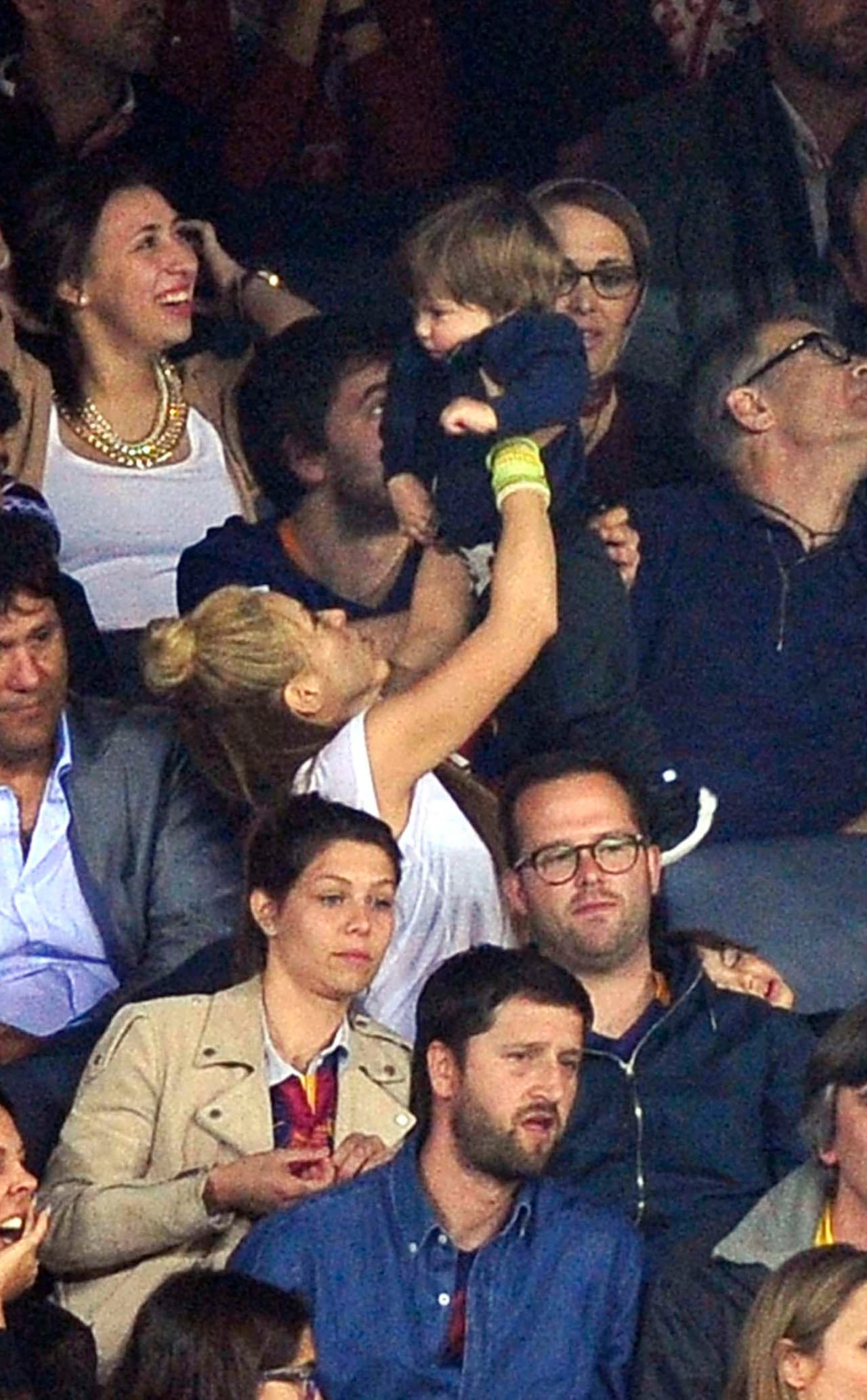 Shaki estaba muy feliz y festejó con sus peques.