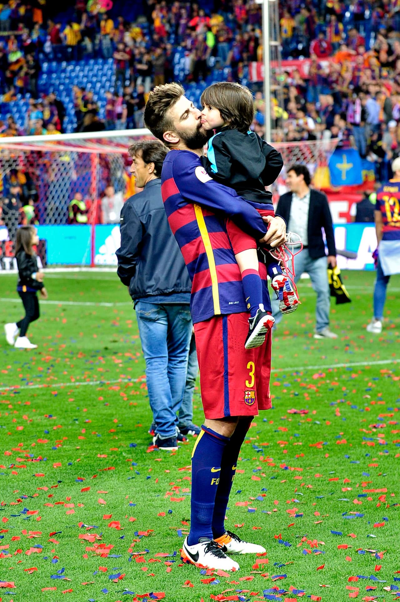 Gerard no podía con tanta felicidad.