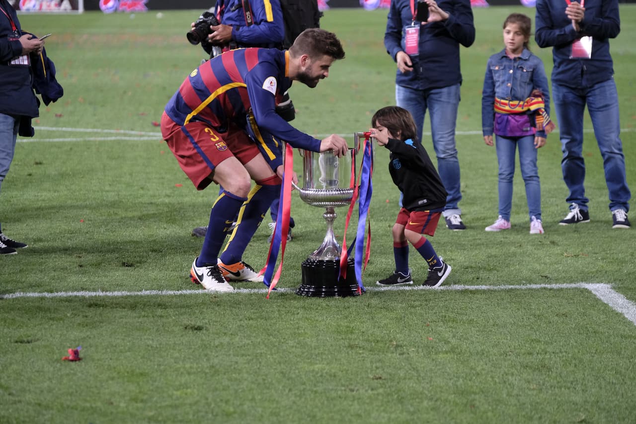 Milan le dio un besito a la copa.