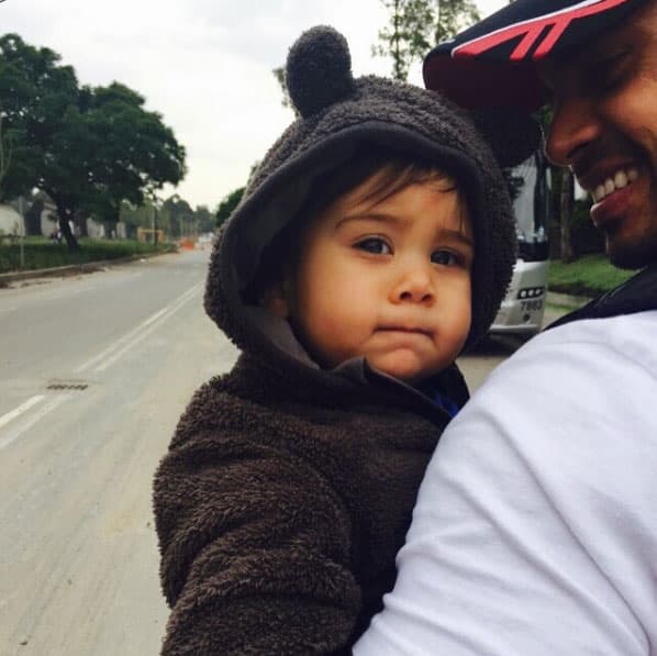 El Día del Padre ya se aproxima, pero debido a las grabaciones de "Tres veces Ana" Pedro no tiene planes para celebrarlo, sólo quiere pasarlo con sus hijos.